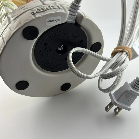 SCENTSY **Retired** Disney SnowWhite The Seven Dwarfs Wax Melt Fragrance Warmer - Picture 7 of 10